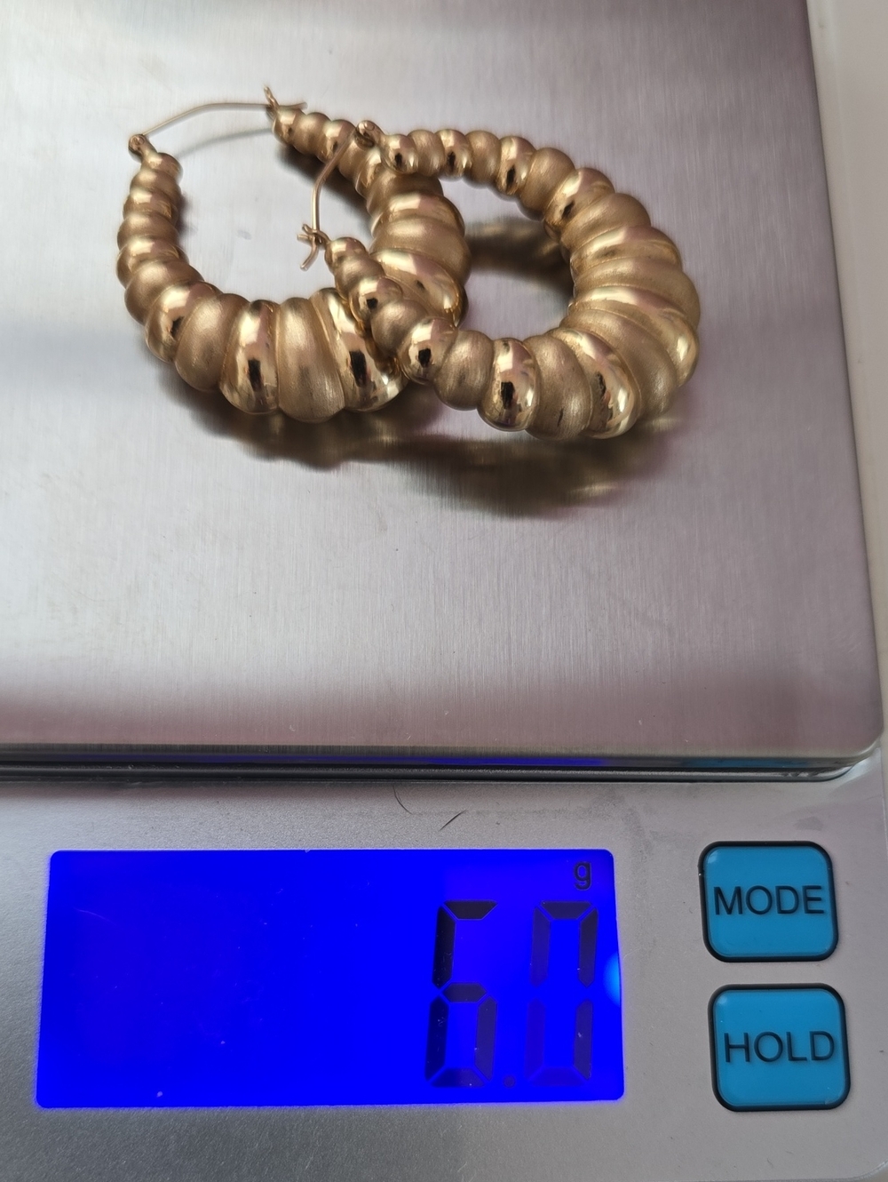 10K Gold Ribbed Shrimp Hoop Earrings - Picture 7 of 7